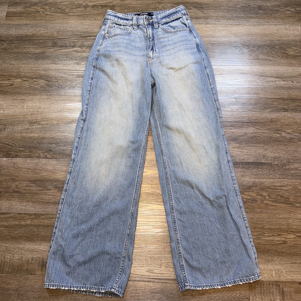 Hollister Ultra High-Rise Baggy Jeans 000S/W23 Light-Wash Wide-Leg